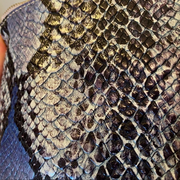 Caroline Hill blue embossed clutch - Picture 4 of 4